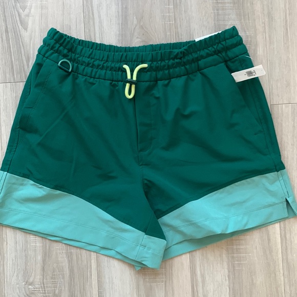 Old Navy Pants - NWT Old Navy Hiking Shorts Size Medium
